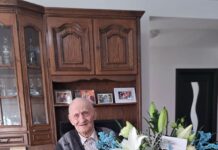 La împlinirea vârstei de 100 de ani, albaiulianul Aurel Mărginean a fost felicitat de primarul Gabriel Pleșa