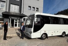 Un autobuz pentru elevii din Abrud
